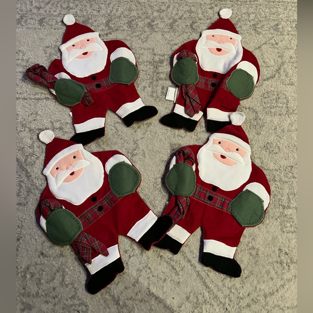 Pottery Barn Kids Lot of 4 Santa Placemats & Plaid Napkins Christmas Adorable!